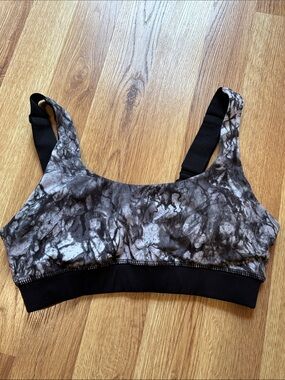 Women’s Marble-Print Sports Bra - Black/Gray